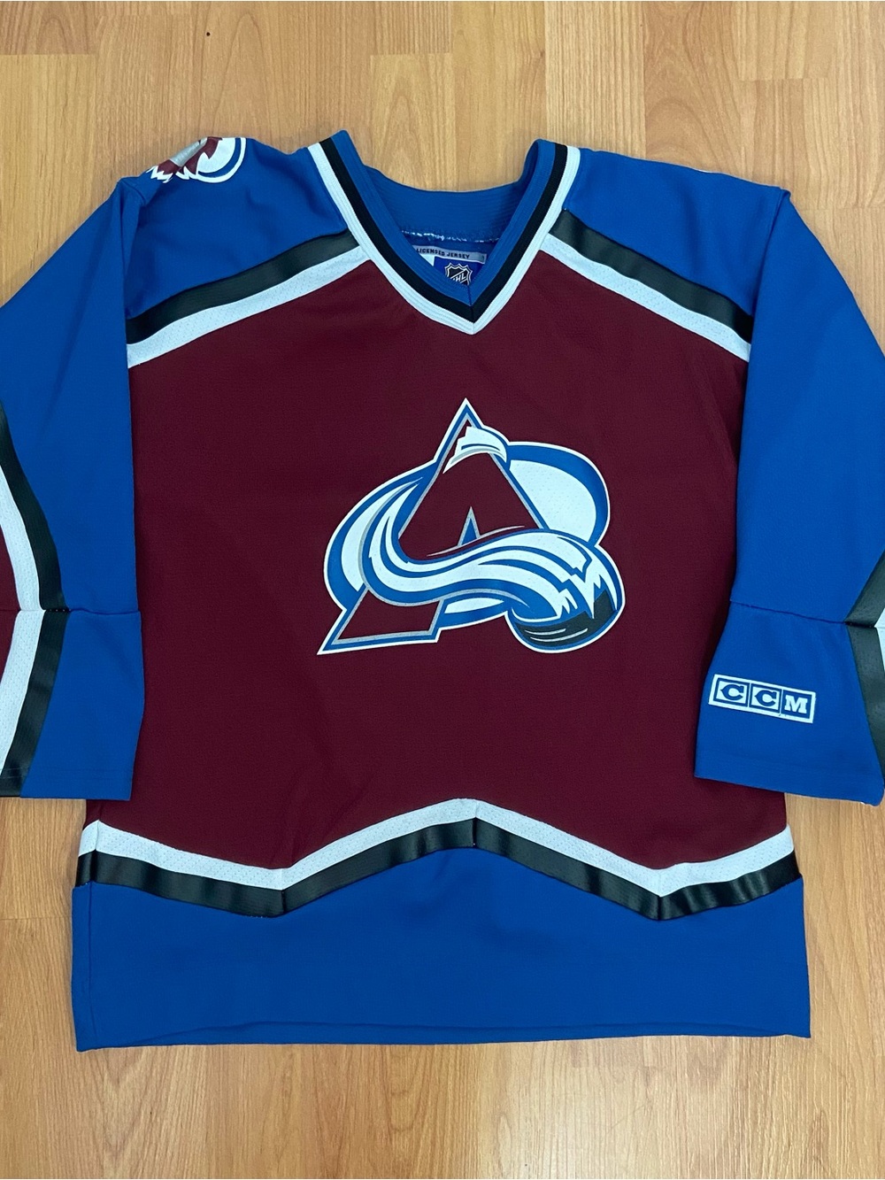 CCM NHL Colorado Avalanche Yetti Foot Vintage 90s Hockey Jersey Boy’s Large/ XL